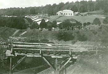 Pohľad od depa na výstavbu osady Rákošská Baňa ( Telep )